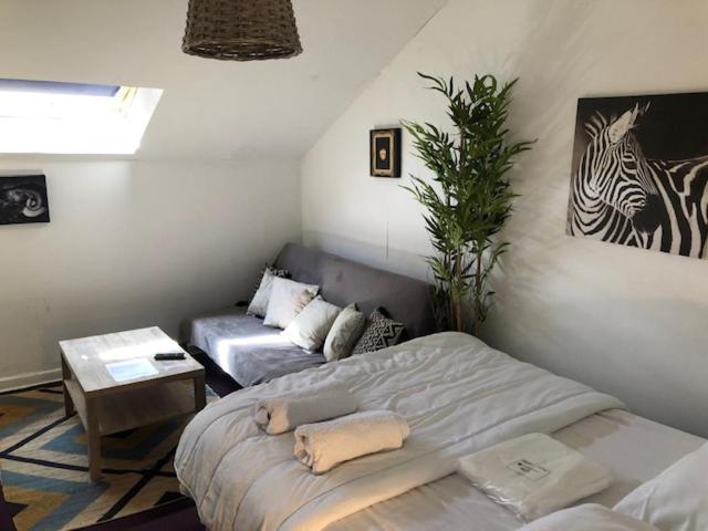 Le Victor Hugo 4 D Et Sa Pizza Offerte Appartement Aurillac Buitenkant foto